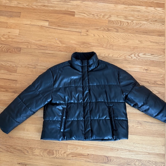 Gap black faux leather puffer - Picture 2 of 3